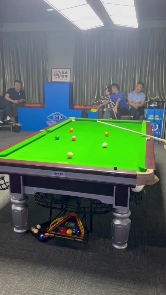 观众席上 观众席上