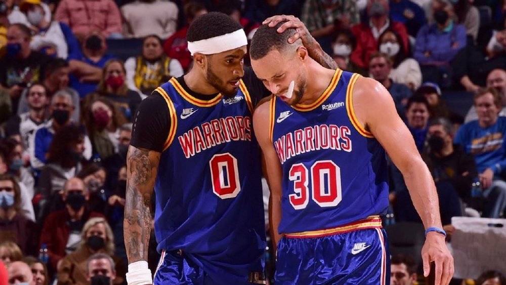 此次雕像揭 此次雕像揭